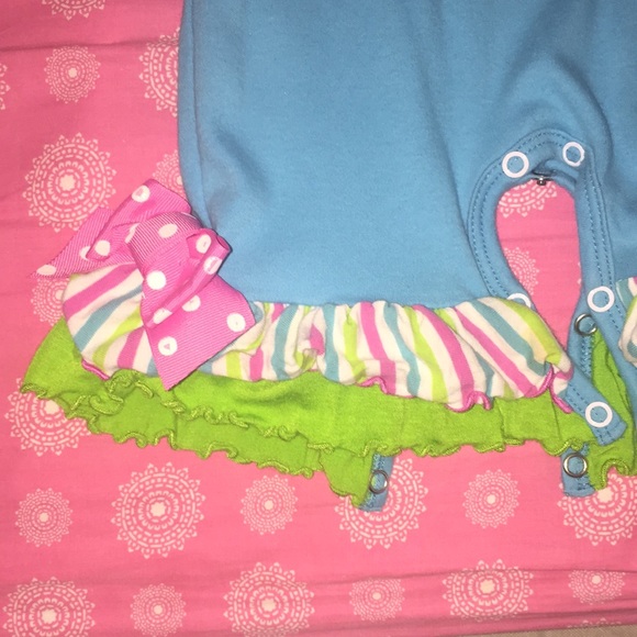 Ric Rac & Ruffle Christmas Outfit - Picture 3 of 3